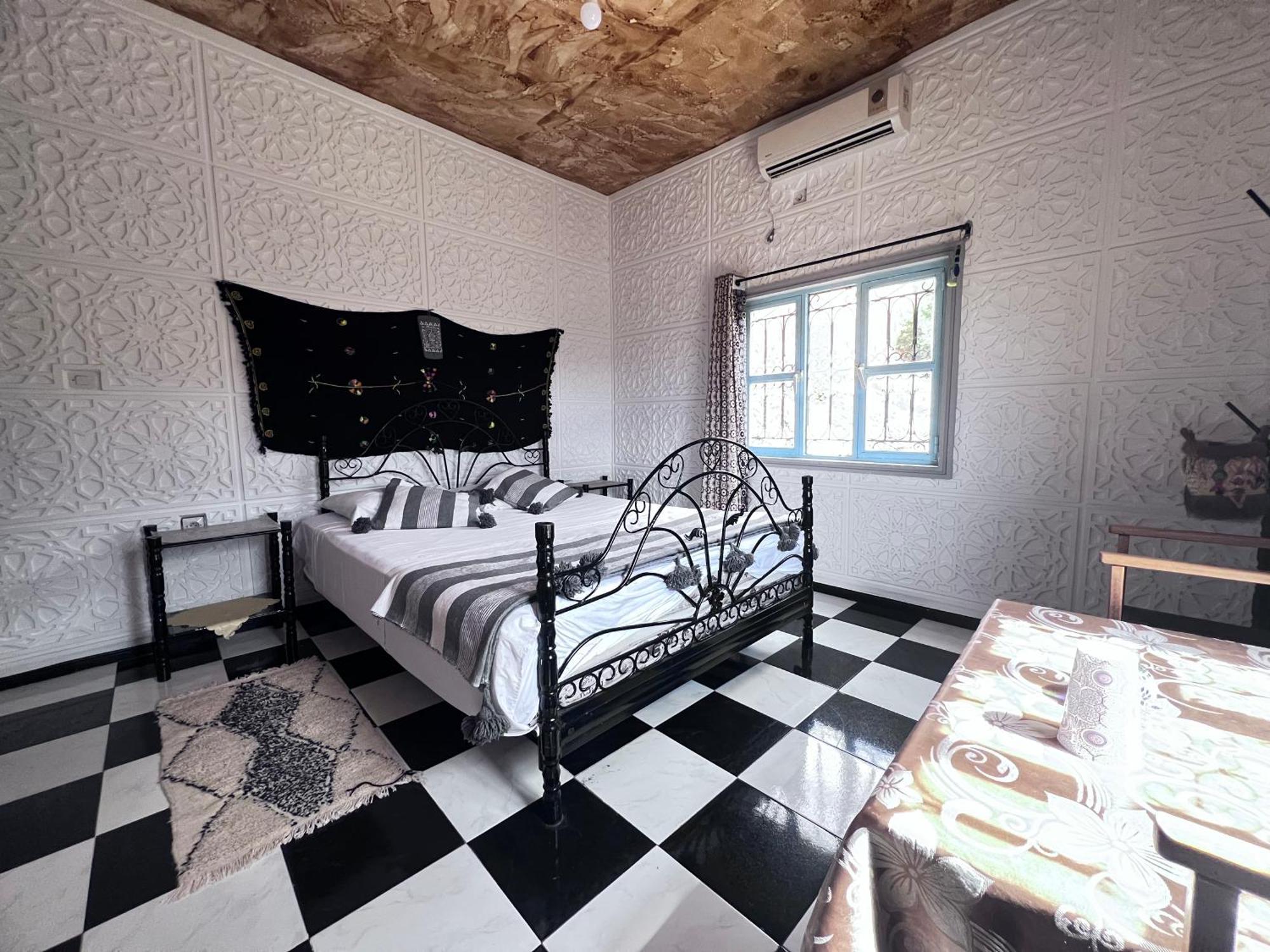 La Maison Traditionnelle Hotel Et Guesthouse Tafraout Bagian luar foto