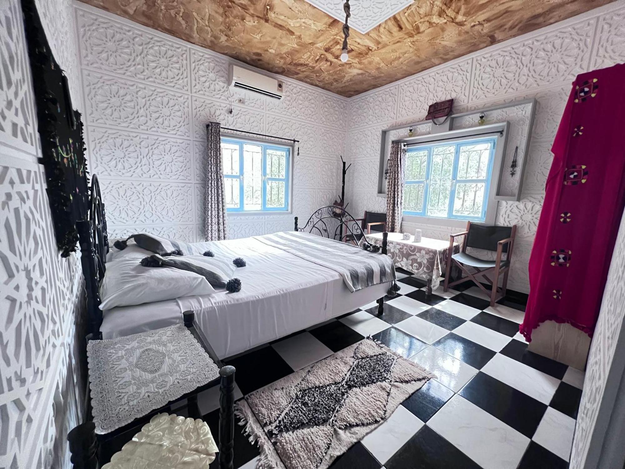 La Maison Traditionnelle Hotel Et Guesthouse Tafraout Bagian luar foto