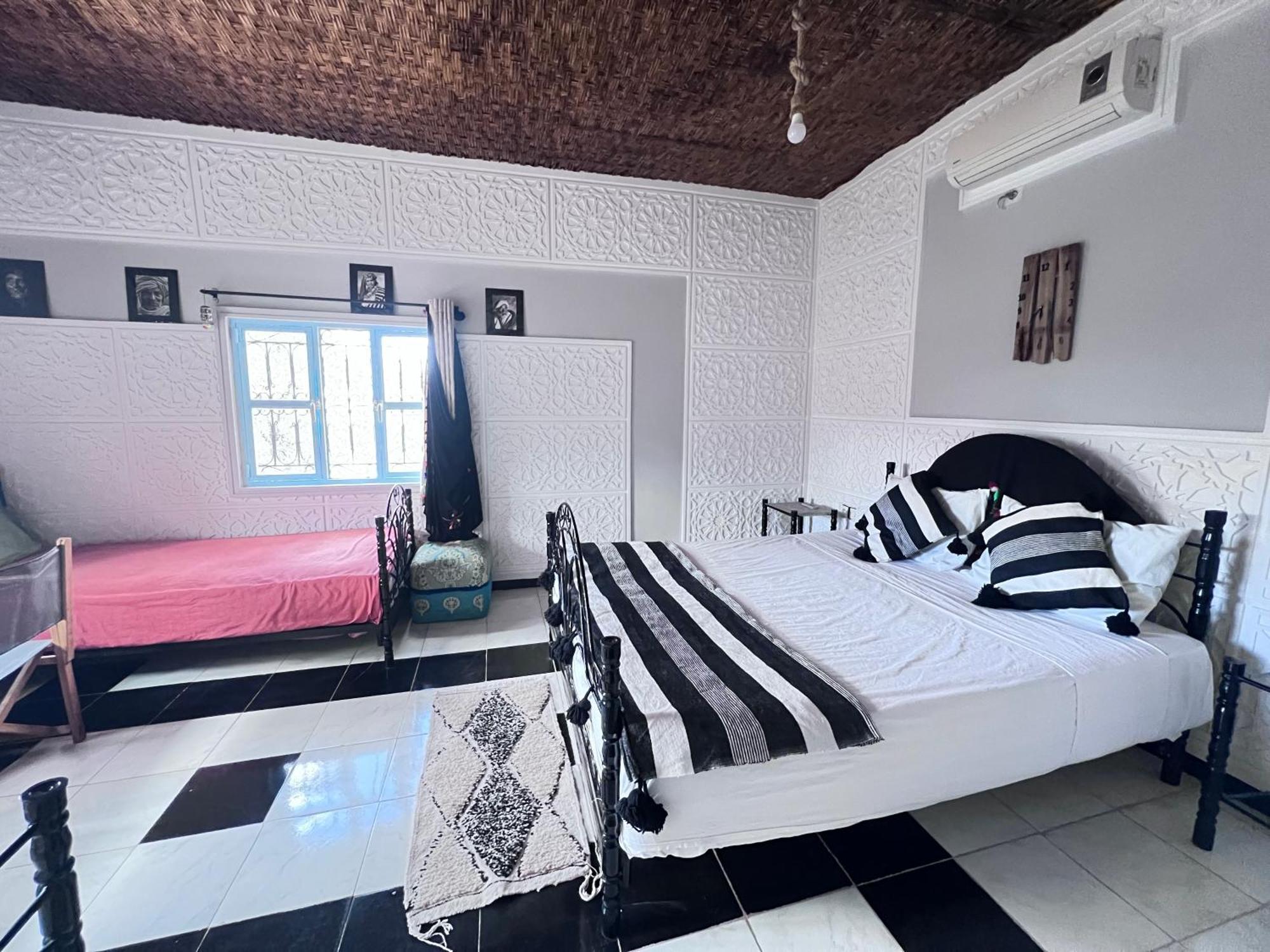 La Maison Traditionnelle Hotel Et Guesthouse Tafraout Bagian luar foto