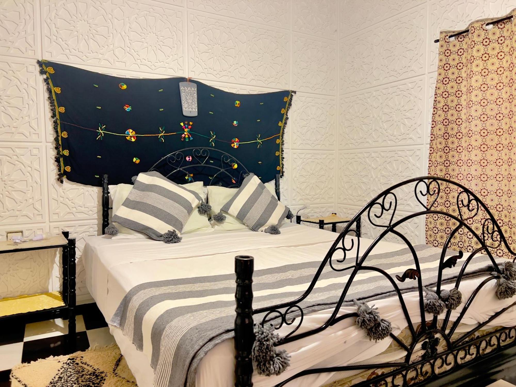 La Maison Traditionnelle Hotel Et Guesthouse Tafraout Bagian luar foto