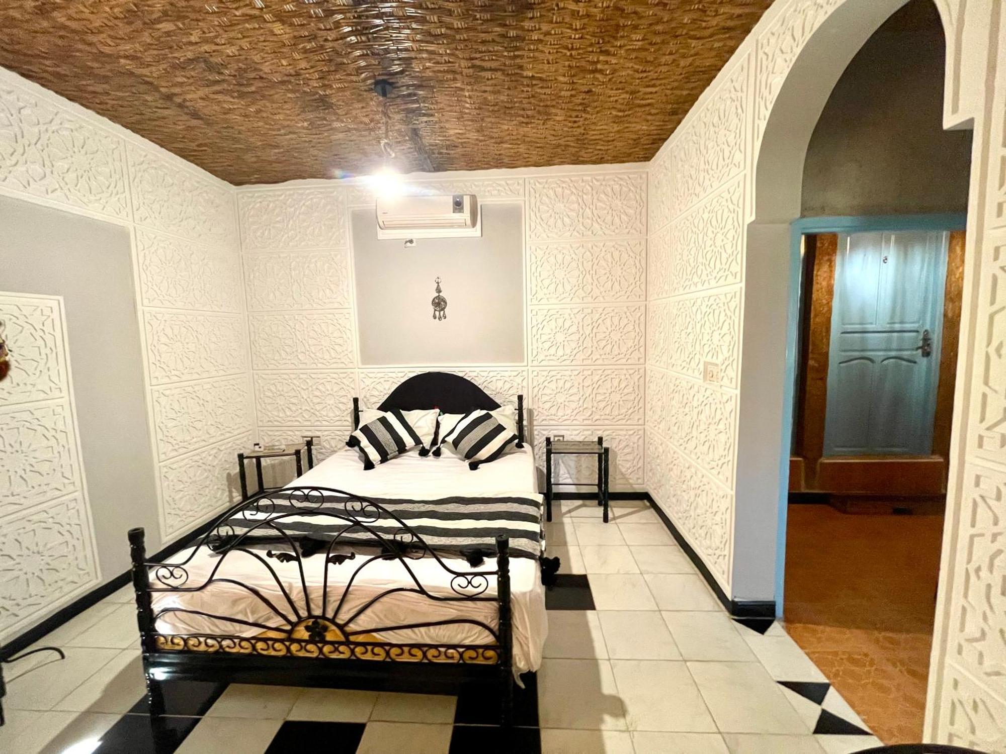 La Maison Traditionnelle Hotel Et Guesthouse Tafraout Bagian luar foto